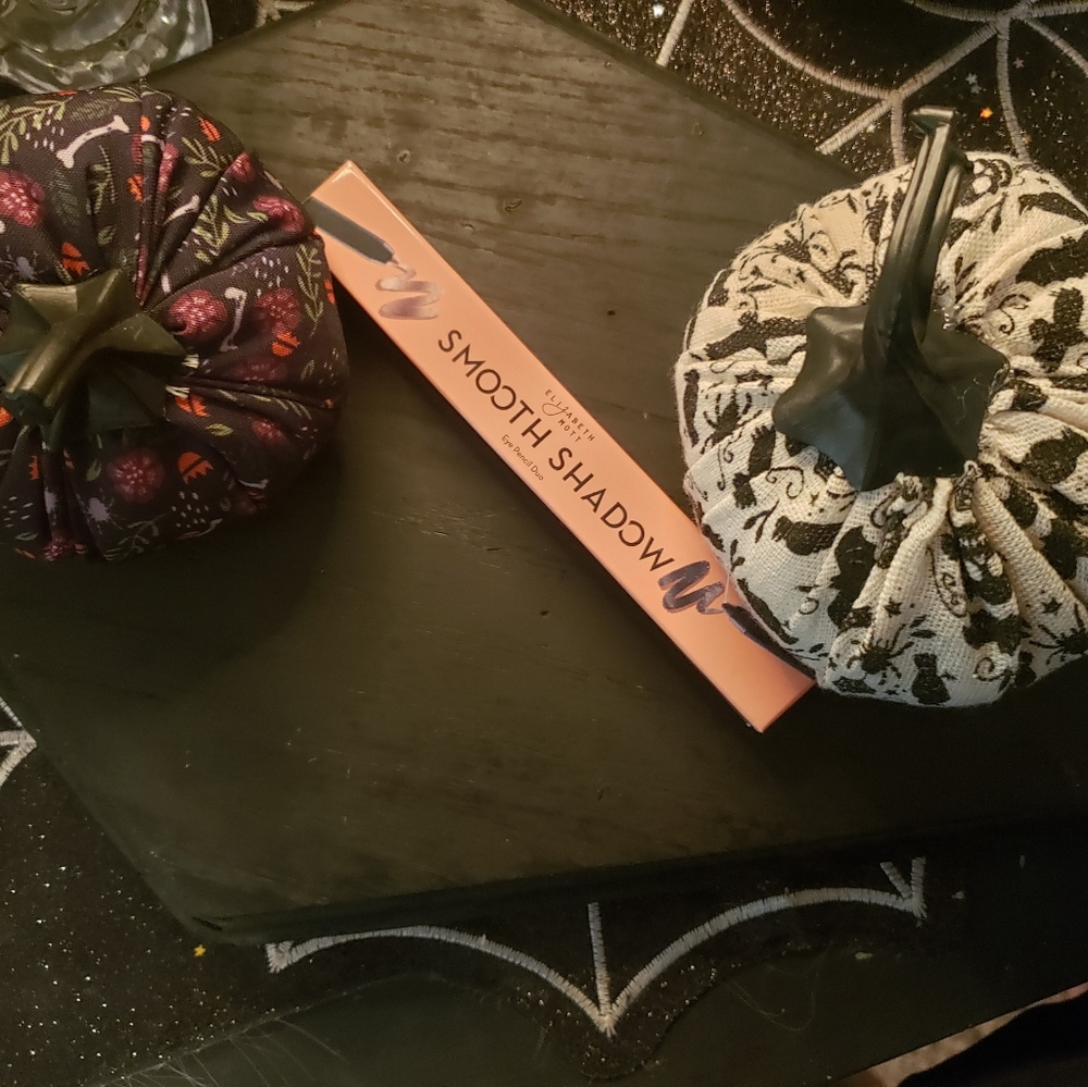 Elizabeth Mott Smooth Shadow eye pencil duo